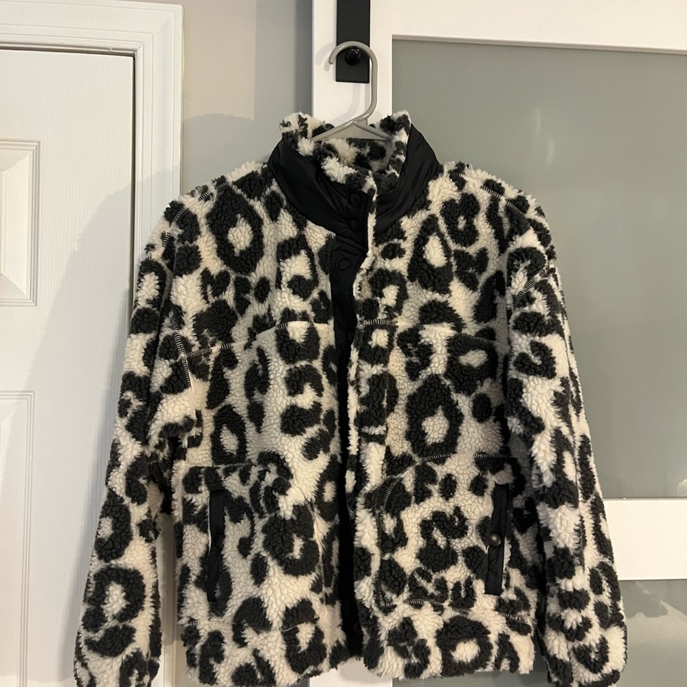 Old Navy Black and White Patterned Fleece